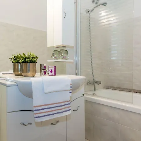 Joivy Garden Oasis - 1br With Balcony & Parking * Blevio